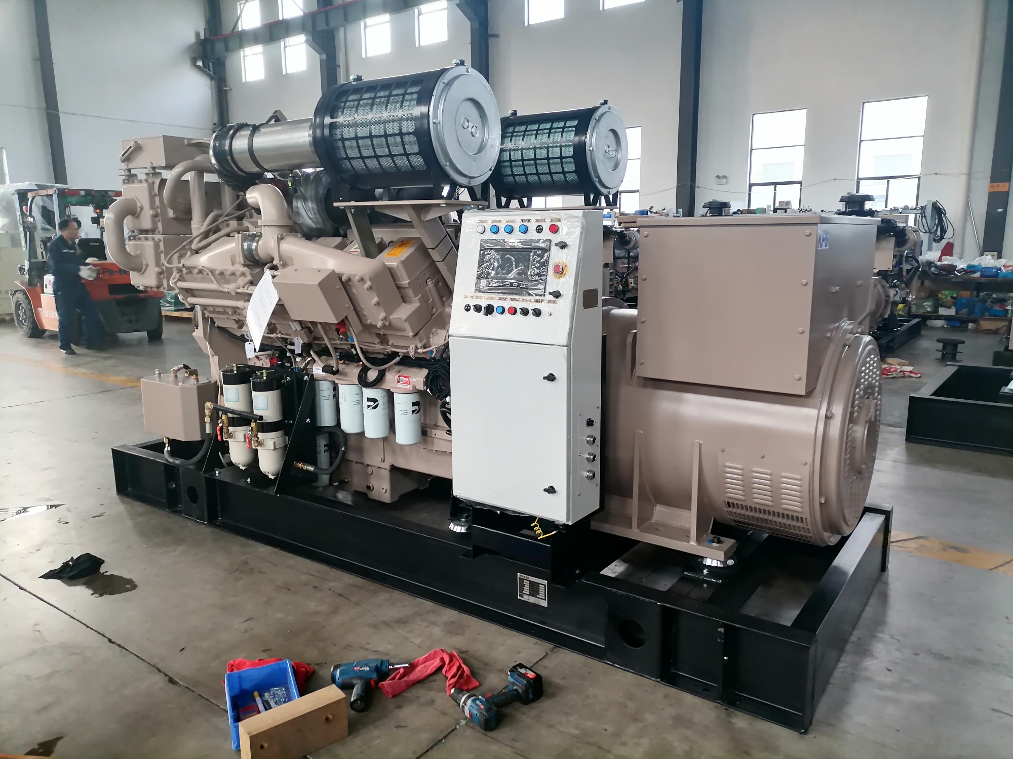 200KW250KVA gücünde AOTEMU Sessiz Dizel Jeneratörü Ulan Batar'ın çayırına kuruldu.
