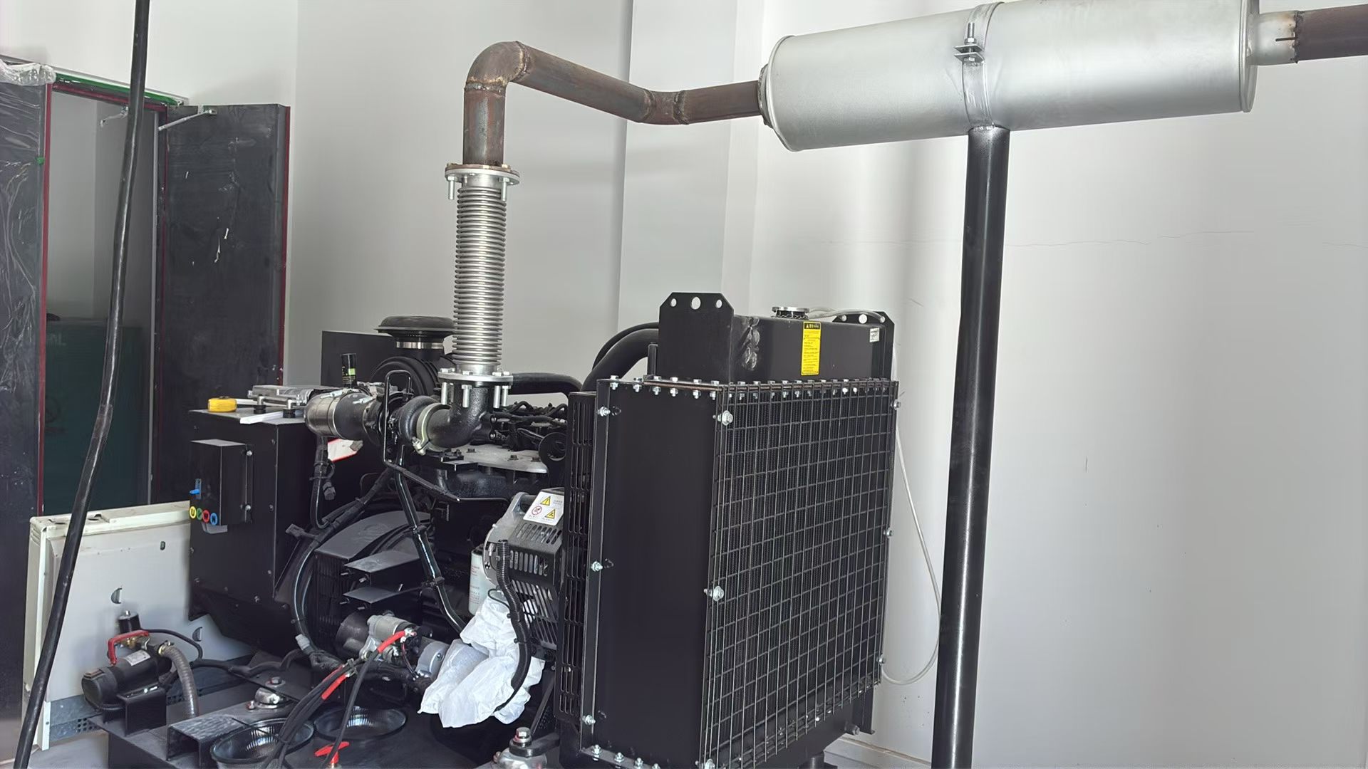 75kW Gaz Jeneratörü ve Dizel Jeneratör: Ticari Tesisler Yedek Güç Seçeneklerini Nasıl Karşılaştırmalı?
